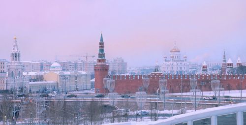 Утро красит нежным светом