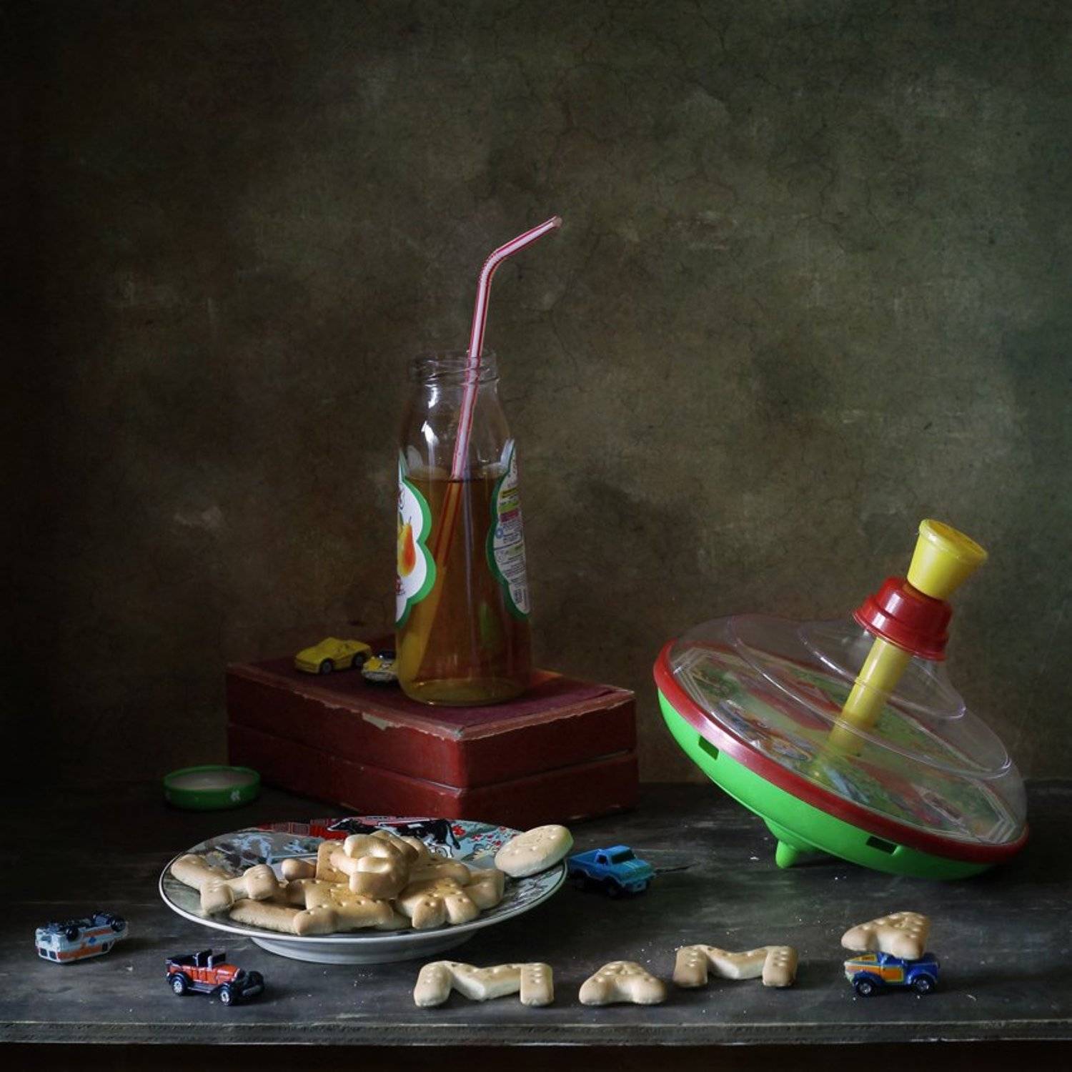 натюрморт, детский, мама, игрушки, машинки, юла, печенье, буквы, Курочкина Диана