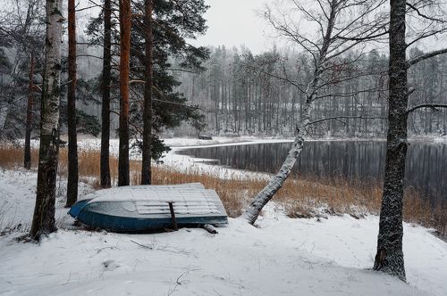 Тихонько снегом заметает...