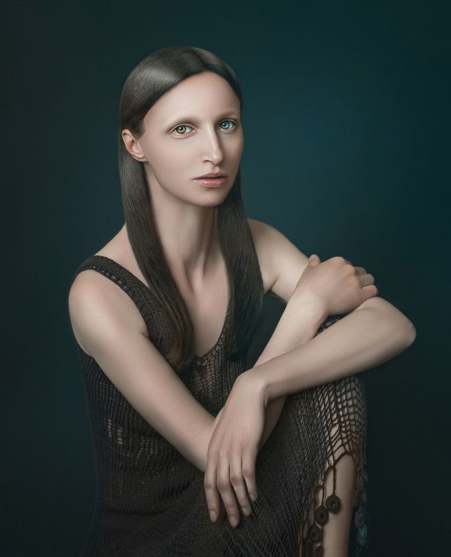 Strange woman фото превью