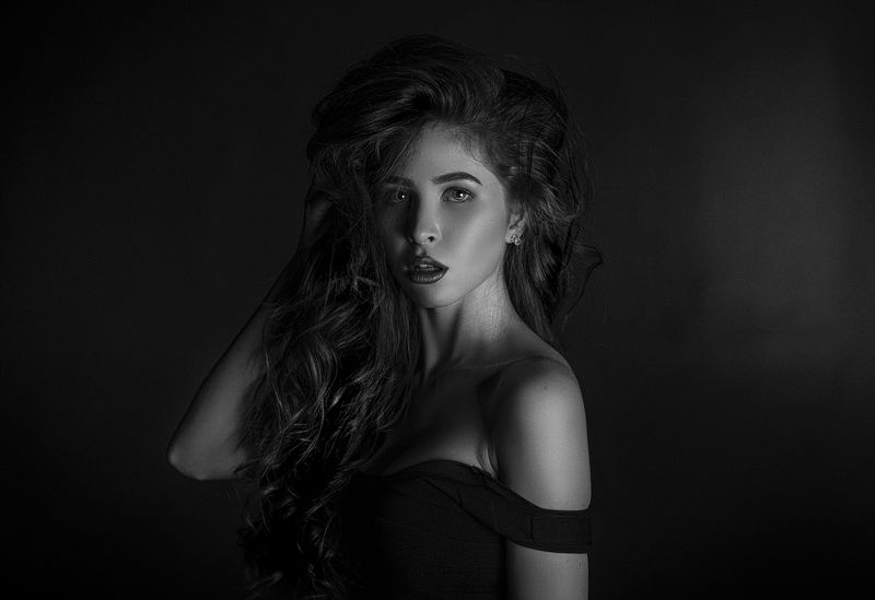 девушка,жанр,портрет,фотография,модель,арт,portrait,photography, middle,nature,soul,свет,girl,Canon 85 mm, woman,monochome Olesya фото превью