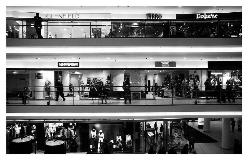 разные люди в одном месте. фото превью