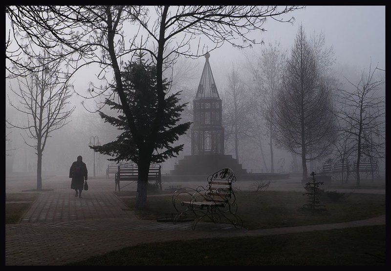 скверик в тумане фото превью