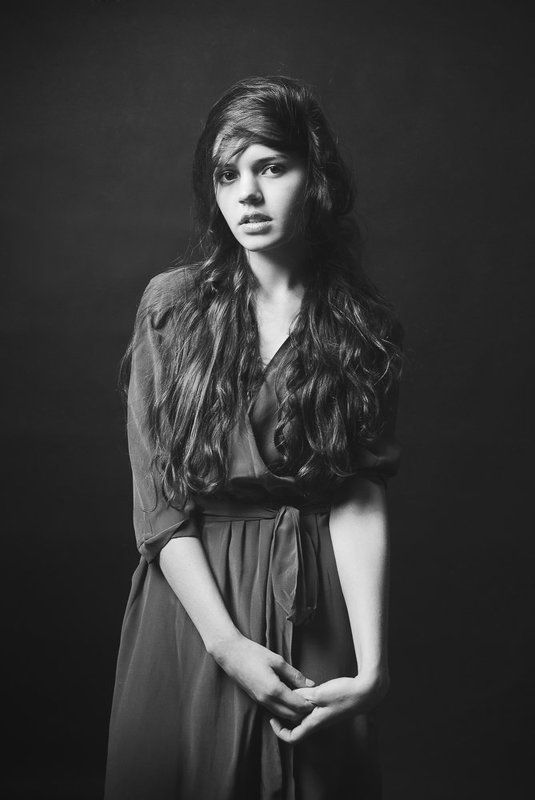 девушка, волосы, ч/б, студия, настроение Наслаждайся тишиной фото превью