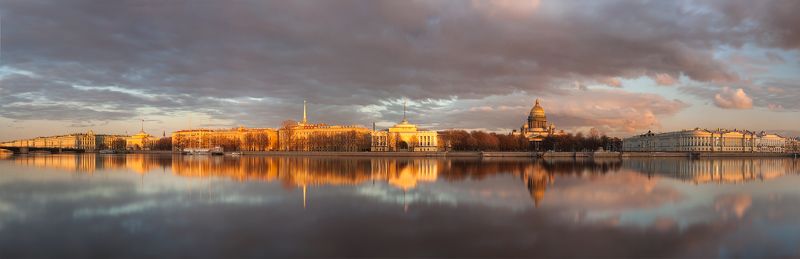 санкт-петербург, нева, адмиралтейская, наб., эрмитаж, исаакиевский, собор, адмиралтейство, конституционный, суд, вечер, апрель, штиль Парадный Петербург фото превью