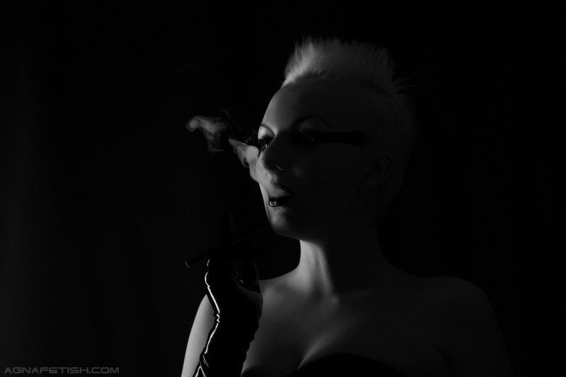 курить, сигарета, электронная, агна деви, smoke fetish, корсет Smoke Fetish фото превью