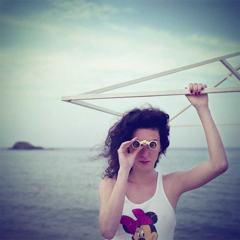 hasselblad, woman, girl, binoculars, seaside, sea, horizon the uncomfortable truth фото превью