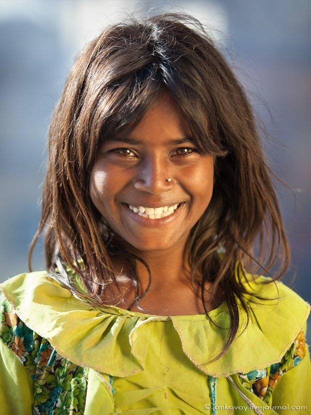 непал, катманду, пашупатинатх, девочка, ребенок, портрет, улыбка, Антон Янковой (www.photo-travel.com.ua)