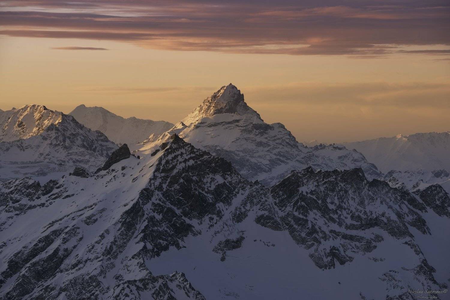 главный кавказский хребет, гкх, кавказ, северный кавказ, кавсказские горы, азау, рассвет, снежные горы, caucasus, приэльбрусье, вид с эльбруса, elbrus, эльбрус, чегет, Николай Сапронов
