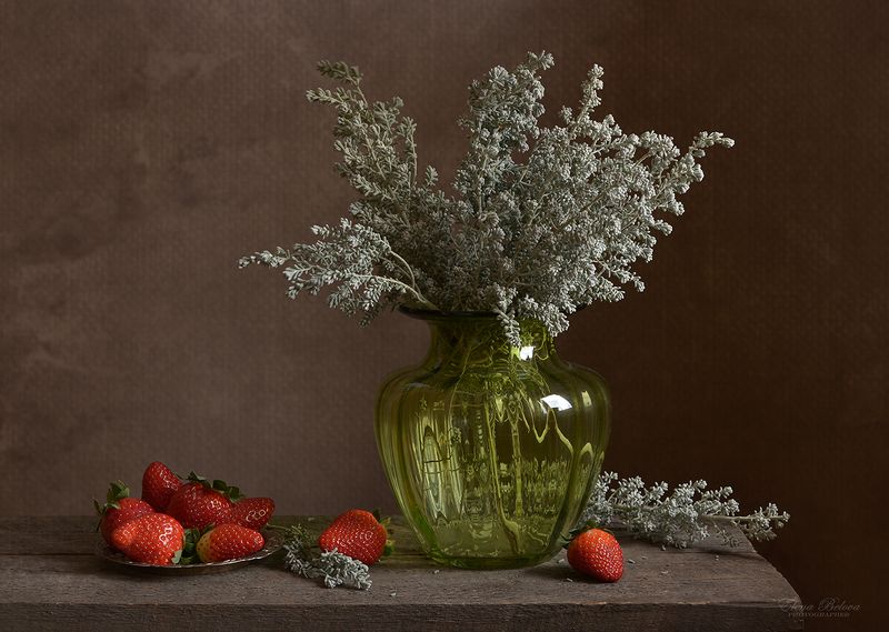 елена белова, натюрморт Клубника и кохия фото превью