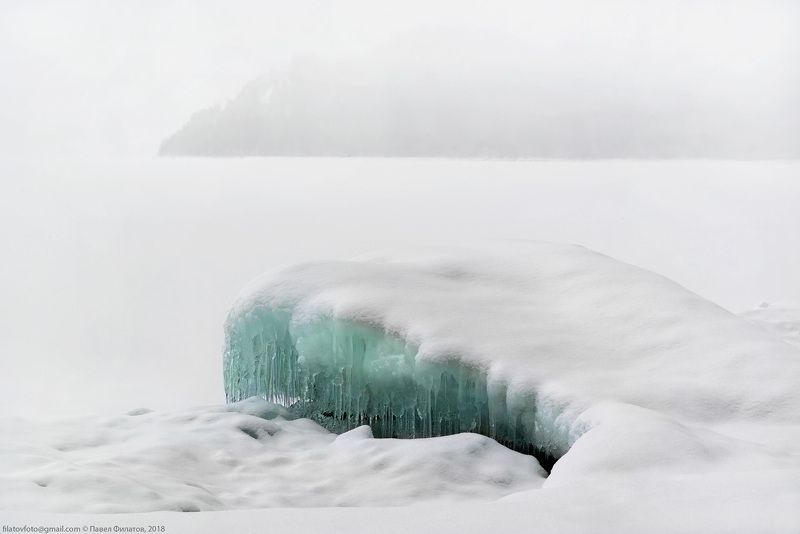 алтай, сибирь, зима, снег, сосульки, бирюза, телецкое озеро, алтайский заповедник Укрытая бирюза фото превью