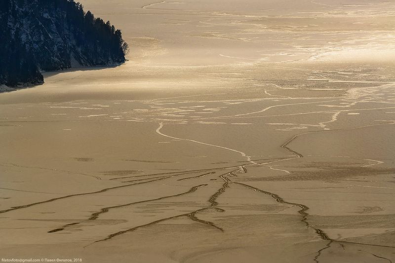 телецкое озеро, алтай, сибирь, трещены, лёд Золотые вены Золотого озера фото превью