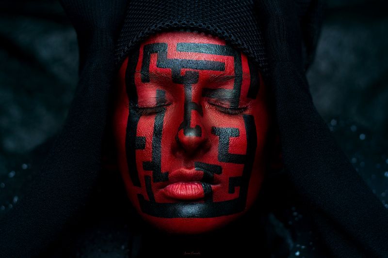 концепт, портрет, люди, человек, девушка, лабиринт, вопрос, текстура, студия, красный, фейсарт, бодиарт, креатив, фотокузница, ivankovale Who am I? фото превью