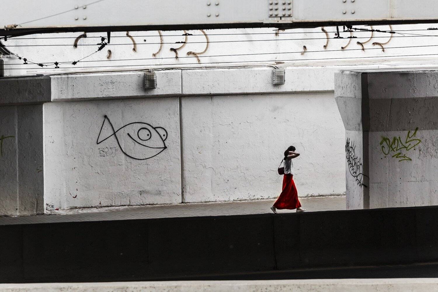 Люди, город, улица, жанр, человек, граффити, цвет, красный, юмор, , АлександрТутаев