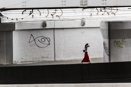 Большая рыба следит за тобой