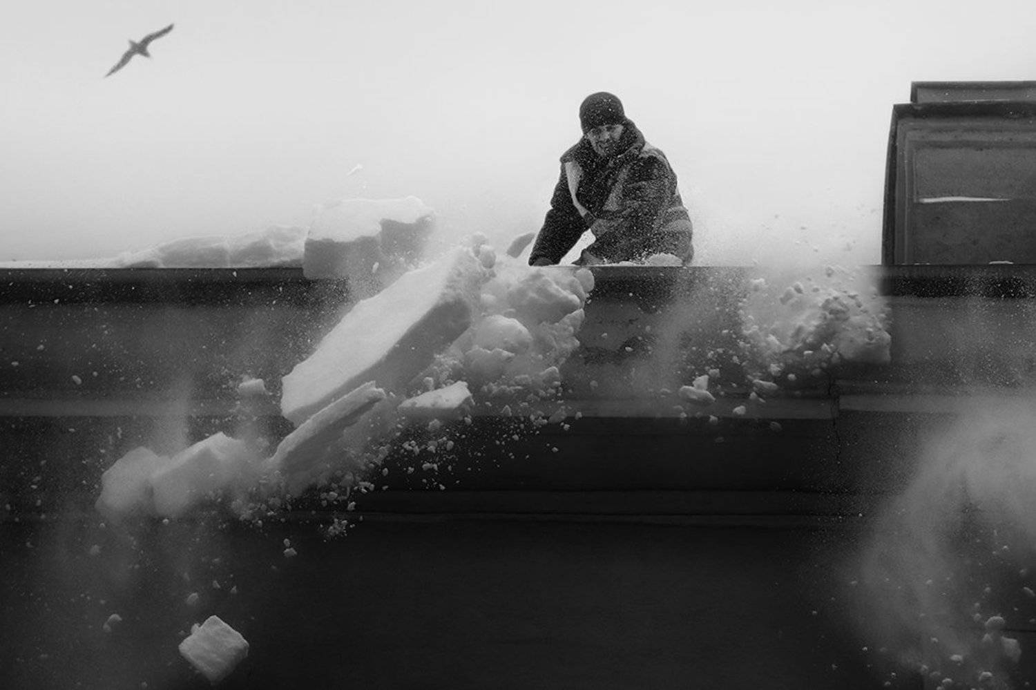 снег, работа, высота, опасность, зима, крыша, мужчина, рабочий, сугроб, ALLA SOKOLOVA