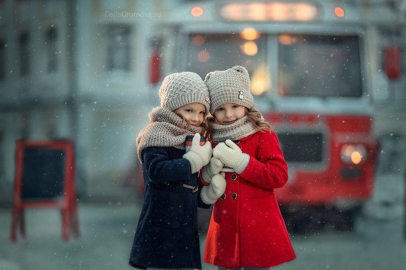 портрет, дарья громова, фотография, фото, фотоарт, фотограф, закат, детский портрет, дети, ребенок, сестры, малыш, девочка, мальчик, детская, фотосессия, фотосъемка, щенки, санки Сестренки фото превью