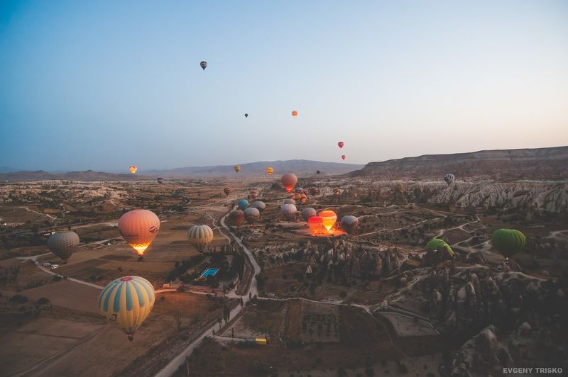 каппадокия, турция, воздушные шары, пейзаж, полёт, горы, долина, ущелье Каппадокия фото превью