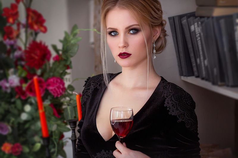 girl, portrait, blonde, Bordeaux, wine, people, studio, claret, flowers, roses, девушка, портрет, блондинка, бордо, вино, люди, студия, бордовый, цветы, розы Бордо́ фото превью