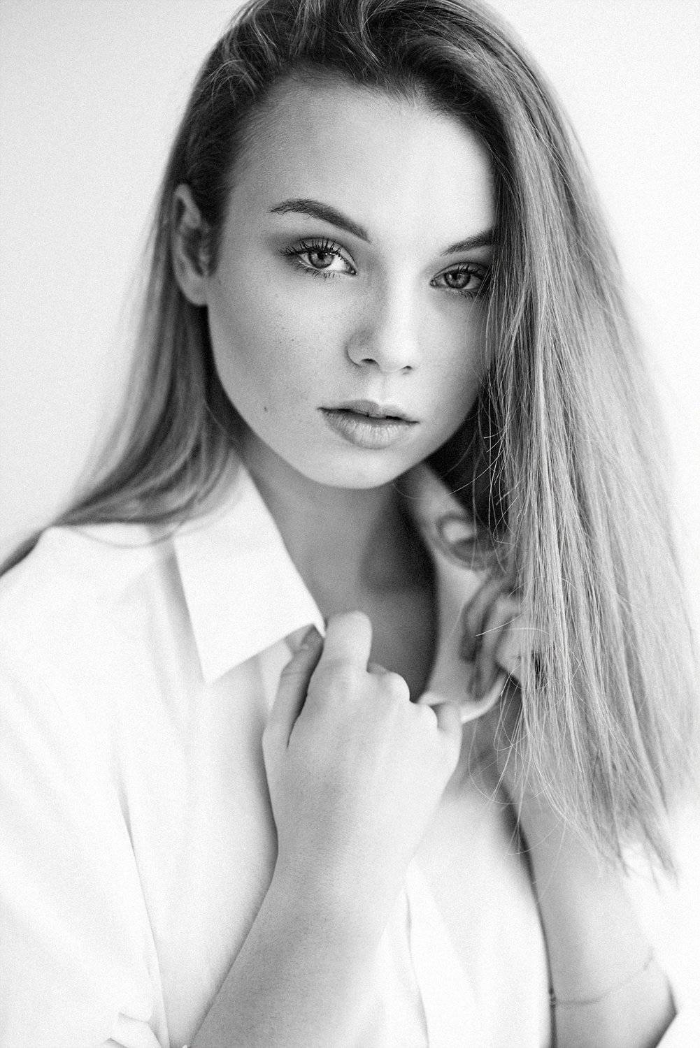 portrait, monochrome, light, girl, sensual, black and white, Michał Laskowski