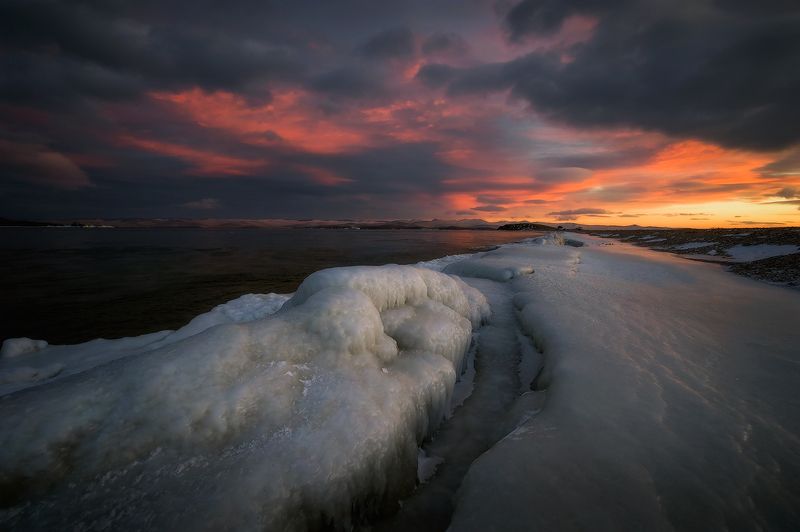 Зимний закат на Байкале... фото превью
