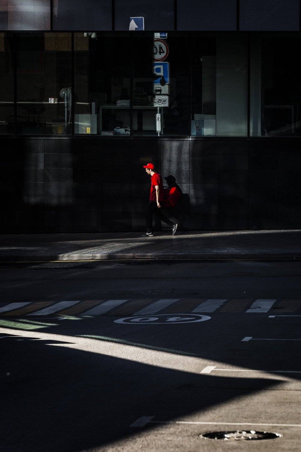 Люди, город, улица, жанр, свет, тени, цвет, человек, красный, отражения, , АлександрТутаев