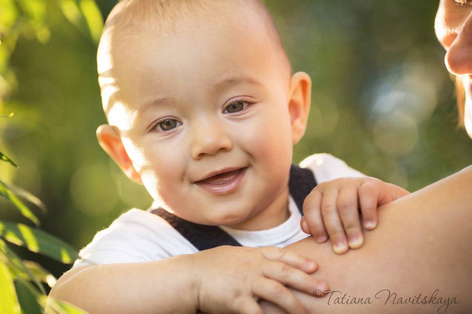 мама, ребенок, сын, мальчик, забота, мамина любовь, счастье, вместе, лето, солнце, ветки, трава, Новицкая Татьяна