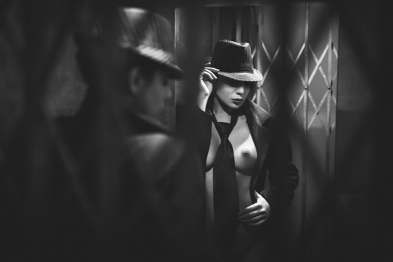 sexy, model, night, city, fashion, erotic, lips, body, naked, black and white, classic The elevator фото превью