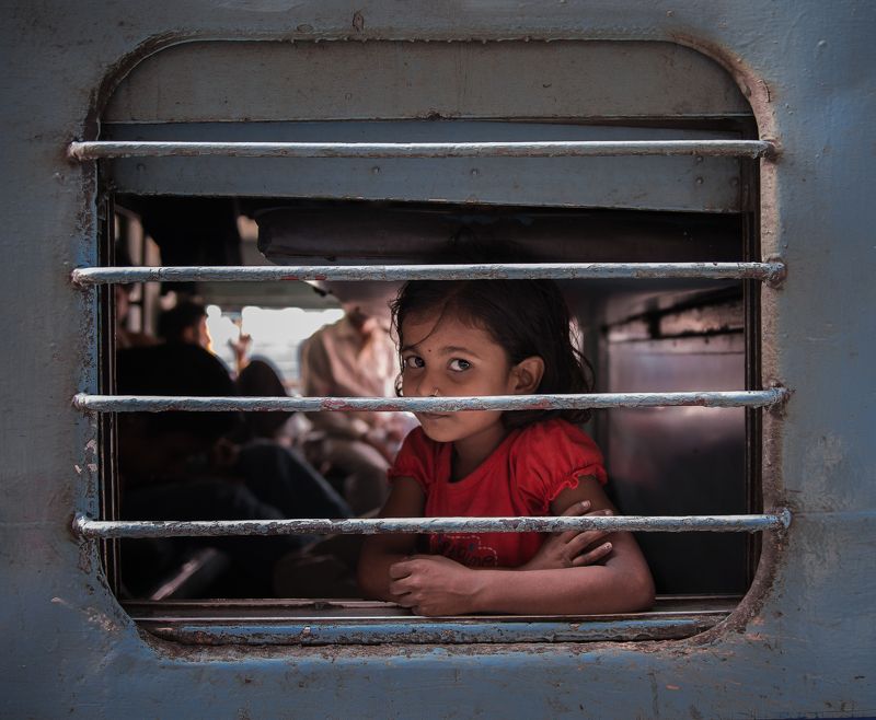 Girl on train фото превью