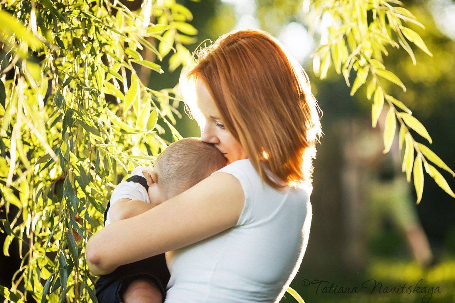 мама, ребенок, сын, мальчик, забота, мамина любовь, счастье, вместе, лето, солнце, ветки, трава, Новицкая Татьяна