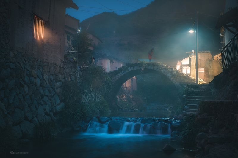 The night in mountain village фото превью