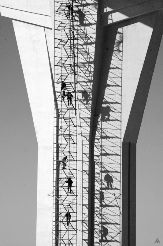 лестница люди тени Движение по вертикали фото превью