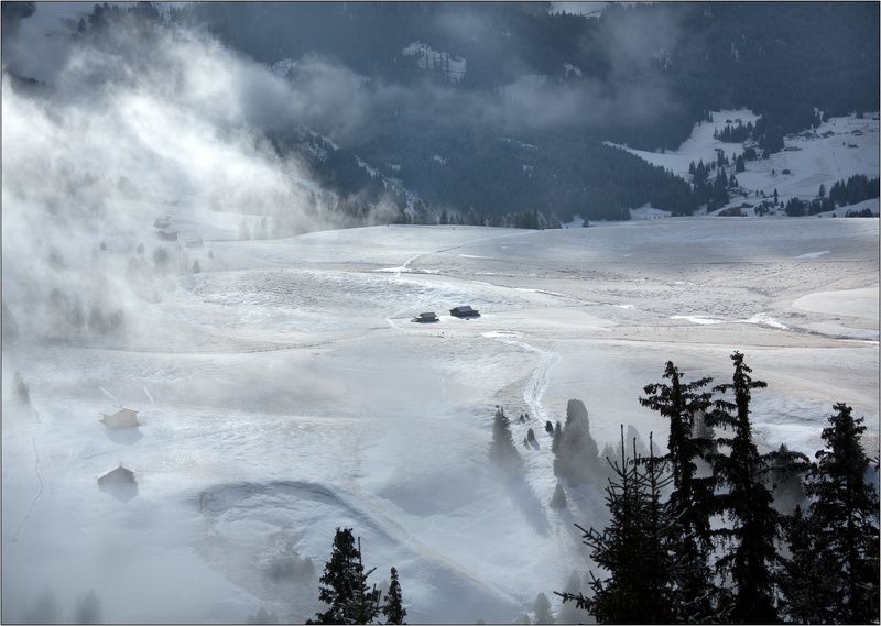 италия селла-рондо горные лыжи горы долина туман облака Домик в деревне фото превью