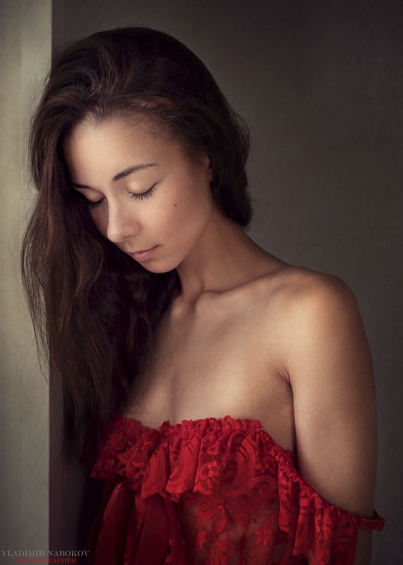 У окна  фото превью