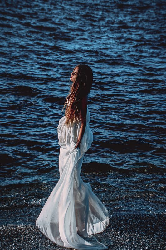 girl dress portrait crimea sea water  Swallowed фото превью
