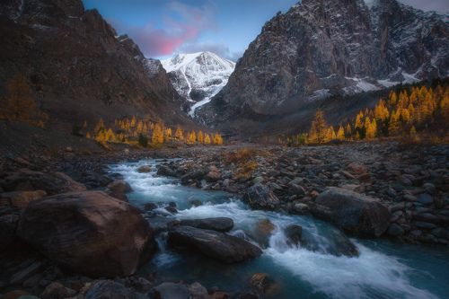 Осенний Караташ и ледник Актру