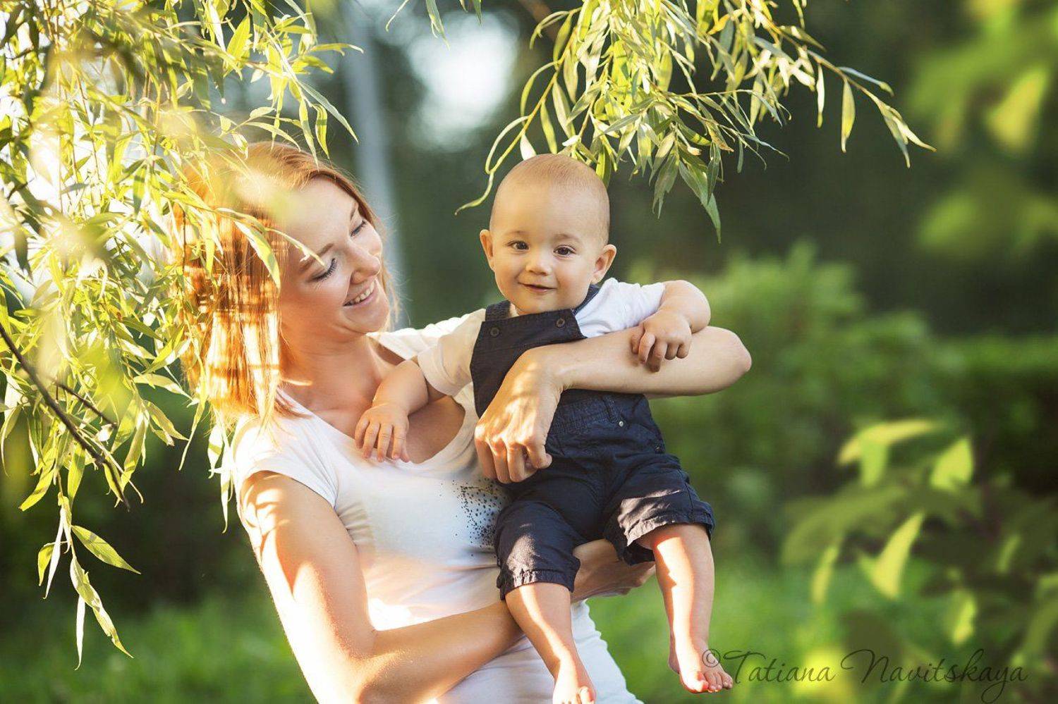 мама, ребенок, сын, мальчик, забота, мамина любовь, счастье, вместе, лето, солнце, ветки, трава, Новицкая Татьяна