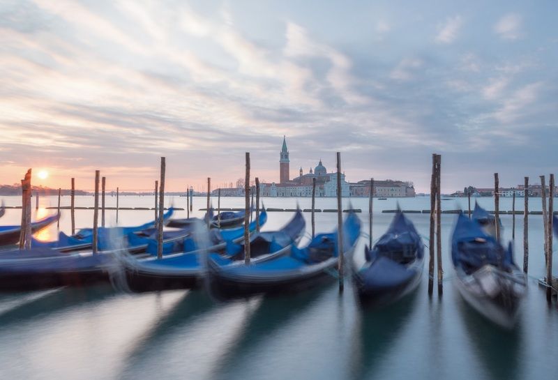 Венеция, италия, карнавал Одно утро, два фото. Венеция.  фото превью