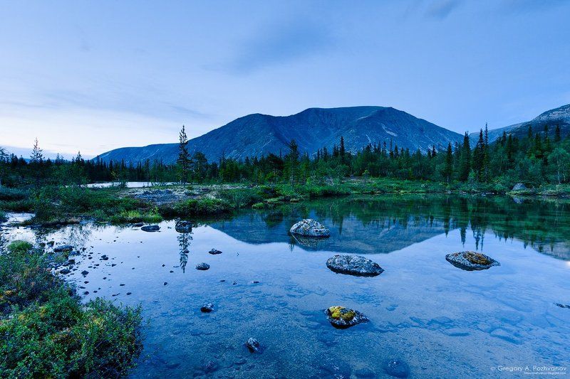 горы, хибины, осень, заполярье, озеро, долина, кунийок, кукисвумчорр, петрелиуса, юдычвумчорр, часначорр, индивичвумчорр, путеличорр, камни, вода, облака, ночь, луна, лето Полночь в августе фото превью