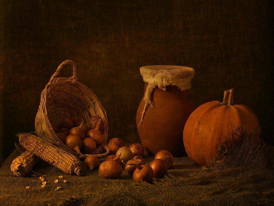 натюрморт, кувшин, тыква, корзинка, лук, кукуруза, мешковина, свет, текстура, Ирина Фурашова