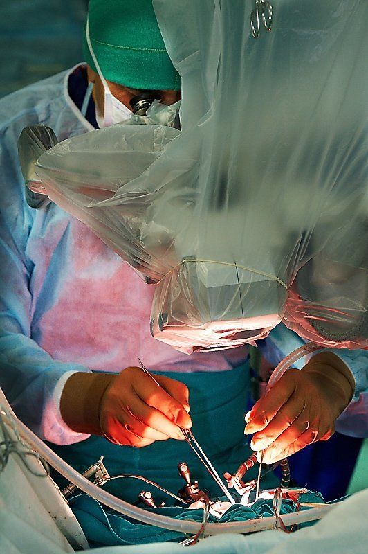 врач, мозг, бурденко, клиника, операция, свет, руки, кровь, Один день из жизни операционного блока НИИ нейрохирургии им. акад. Н.Н. Бурденко РАМН фото превью