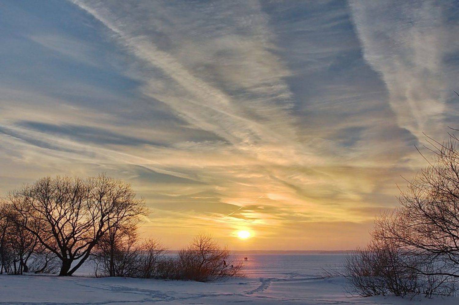двое,солнце,закат,небо,тучи,облака,море,берег,краски,кусты,акварель, Володя