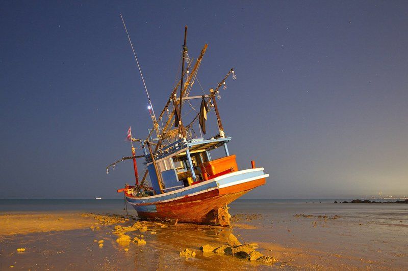 корабель, отлив, таиланд, море Неудачное ночное купание фото превью