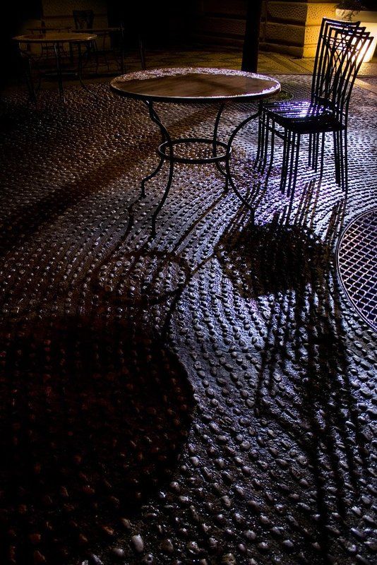 прага, дождь, стол, стул, свет, сыро Прага, дождь 2 фото превью