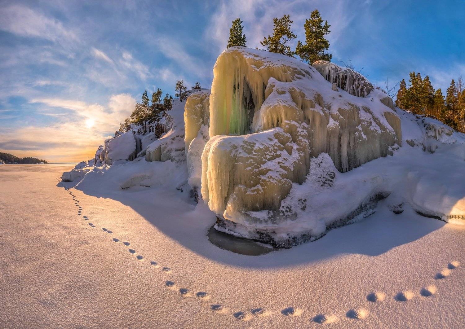 ладожское озеро, карелия, остров, зима, снег, фототур, лёд, скалы, шхеры, закат, сосны, наледь, следы, солнце, pentax645z, pentaxrussia, pentax, Лашков Фёдор