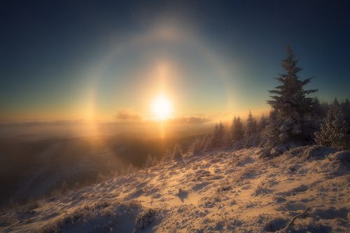 Halo,Light Dancing with Crystal Ice