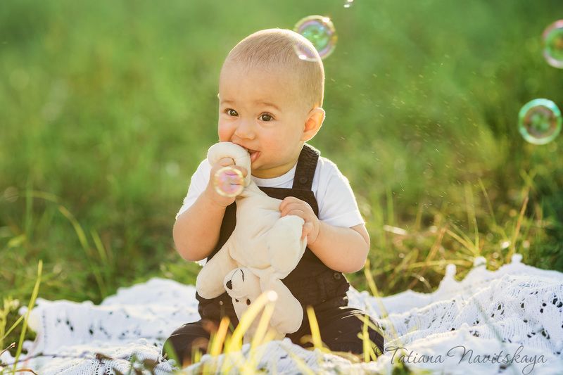 мама, ребенок, сын, мальчик, забота, мамина любовь, счастье, вместе, лето, солнце, ветки, трава  фото превью