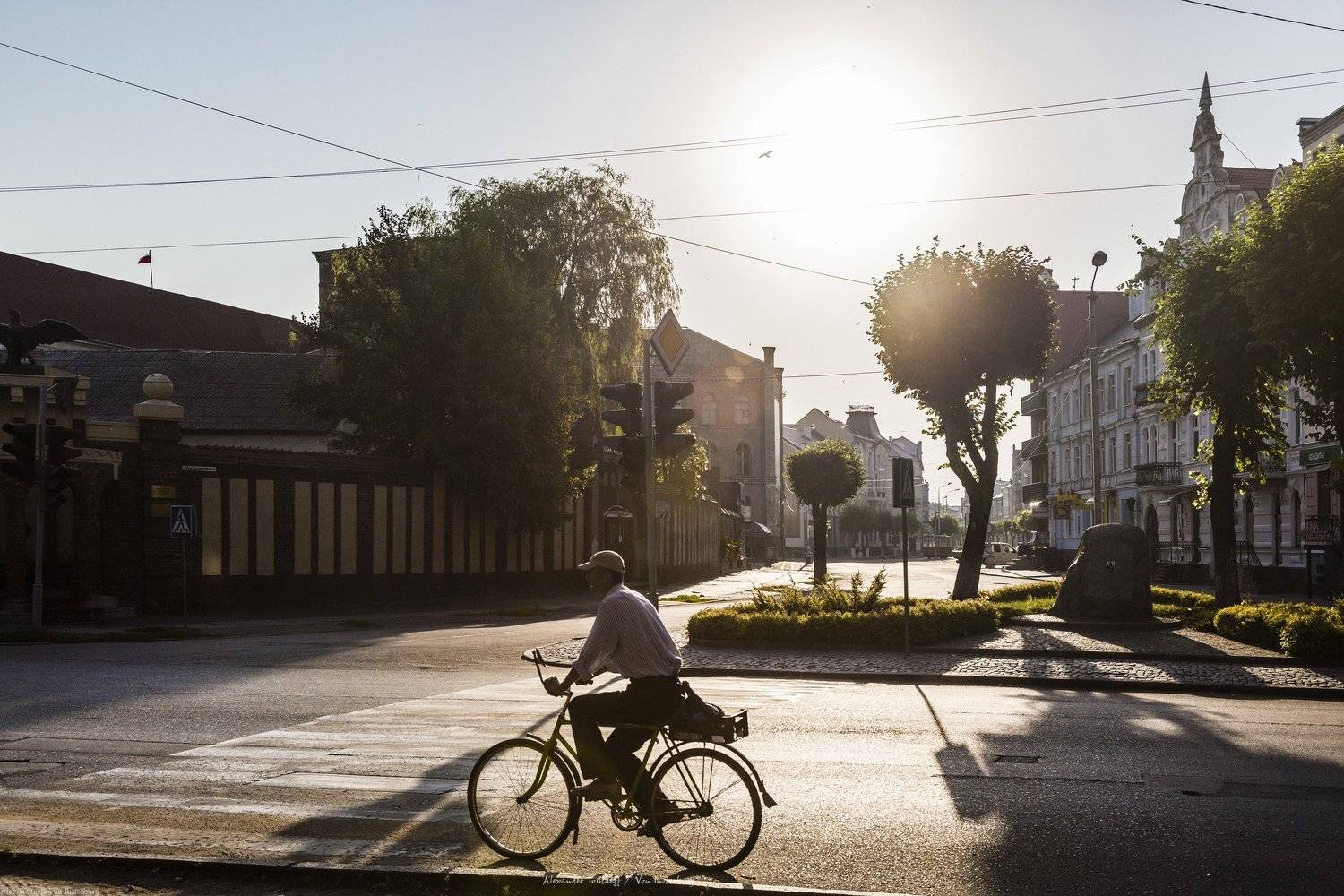 Люди, город, улица, жанр, человек, утро, свет, тени, велосипед, велосипедист, , АлександрТутаев
