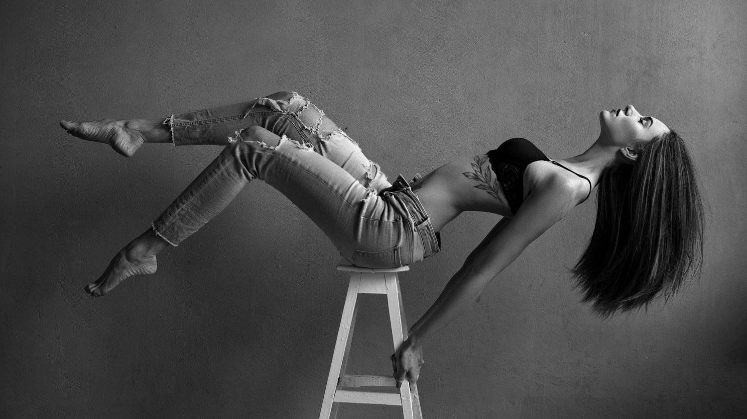 изгибы, студия, натуральный свет, чб, красивая девушка, молодая модель, красивые волосы, Андрей Шепель