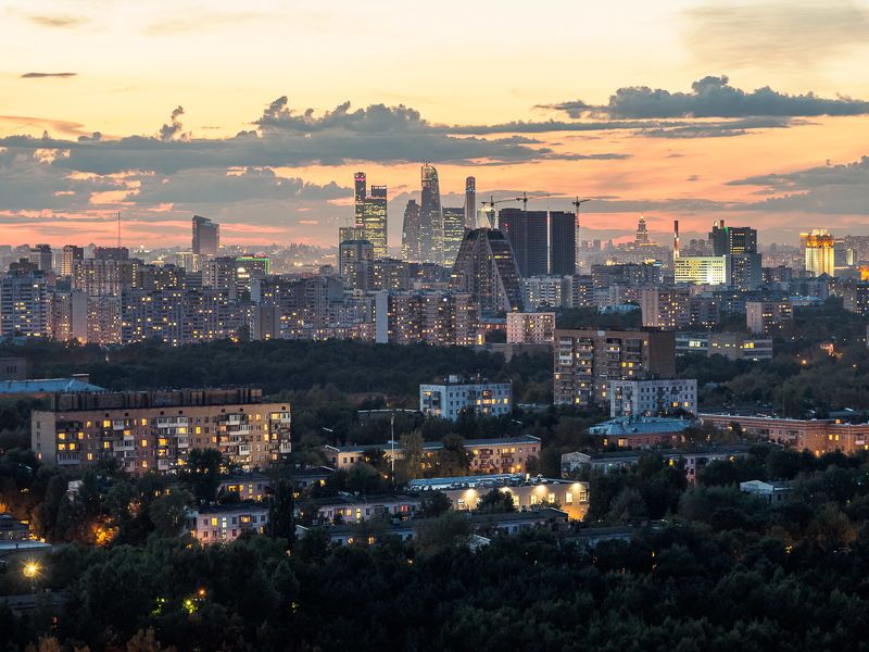 #юрийклимовфотограф #klimofoto #интерьерныйфотограф #интерьернаясъемка #интерьер #архитектура #архитектурныйфотограф #рекламнаясъемка #olympus_rus #olympus Московских окон негасимый свет. Снято с БЦ Лотос, ул Одесская. фото превью